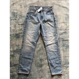 NWT! American Eagle Distressed Light Wash High Rise Mom Jeans Size 2